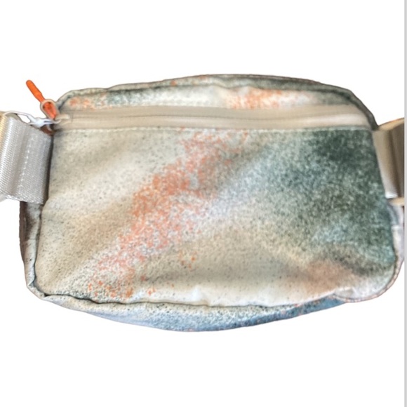 β€οΈ Lululemon Everywhere Belt Bag Spray Paint NWT - Picture 3 of 12
